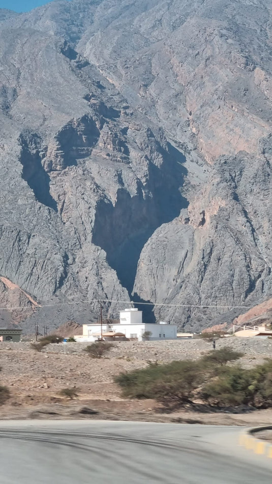 004 OMAN MOUNTAIN FACES
